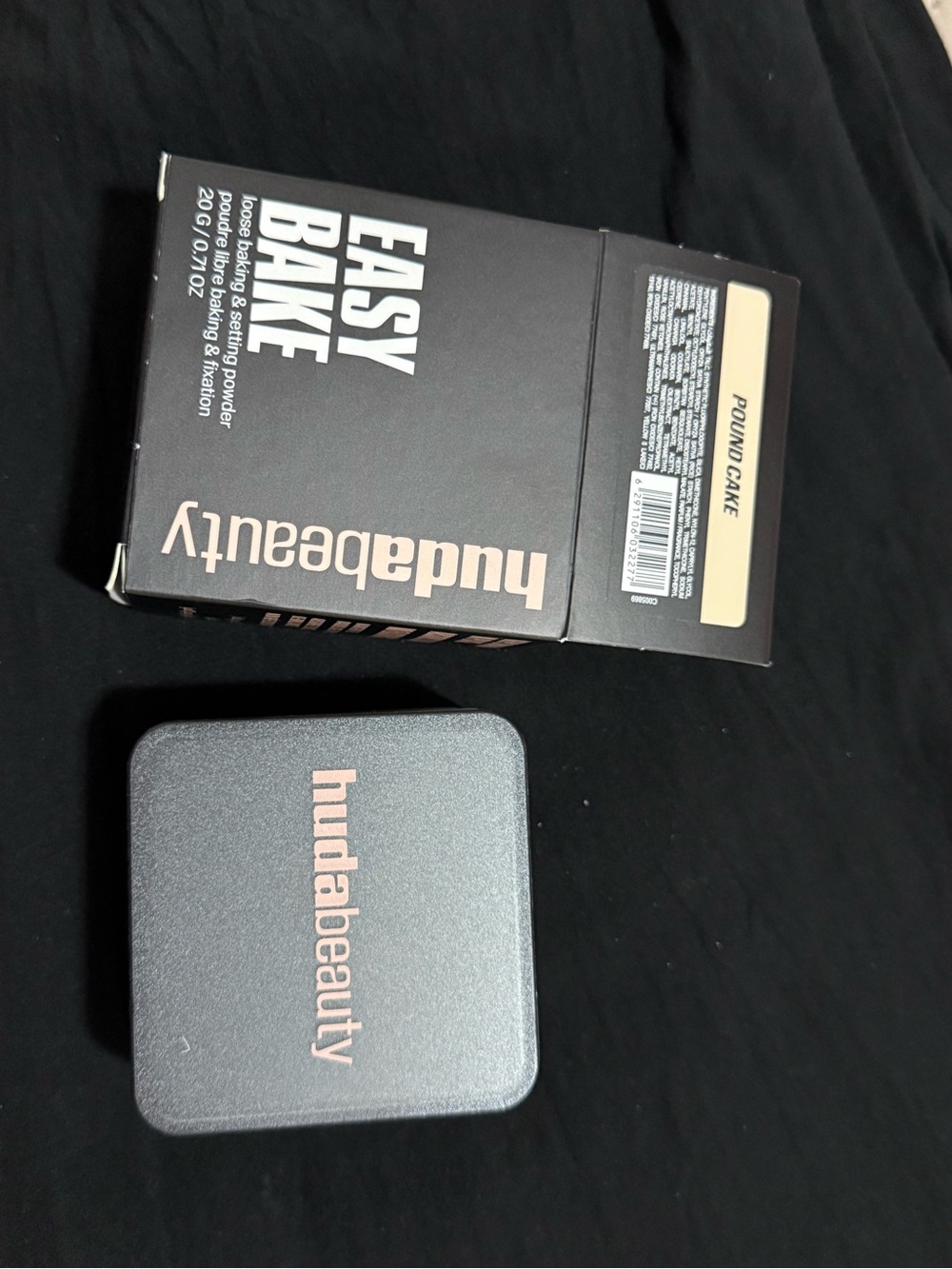 Huda Beauty Easy Bake Powder - pound cake